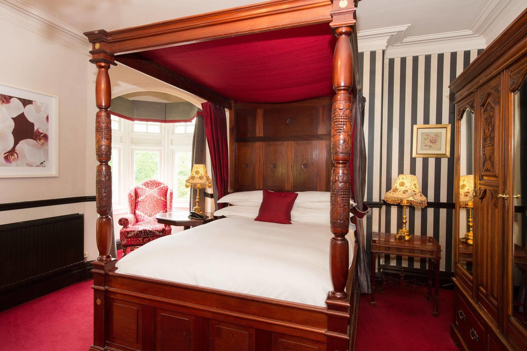 Balmoral Hotel Харрогейт Экстерьер фото